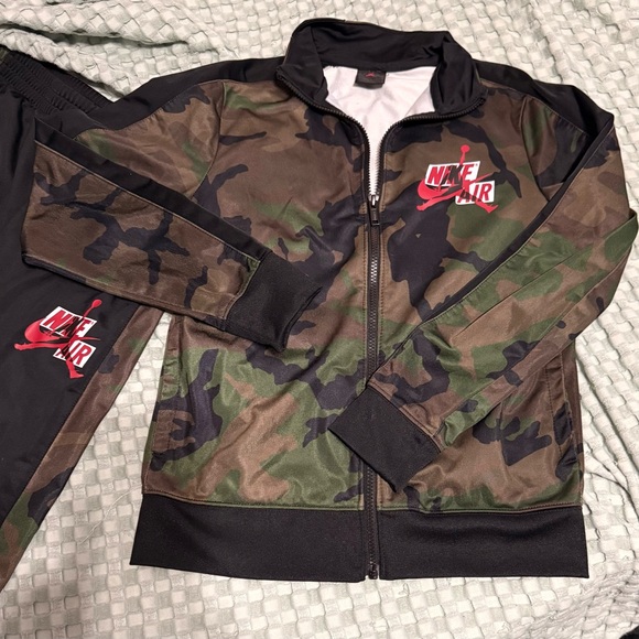 Nike Air Black and Green Camo Tracksuit boys size 10/12 - Picture 2 of 6